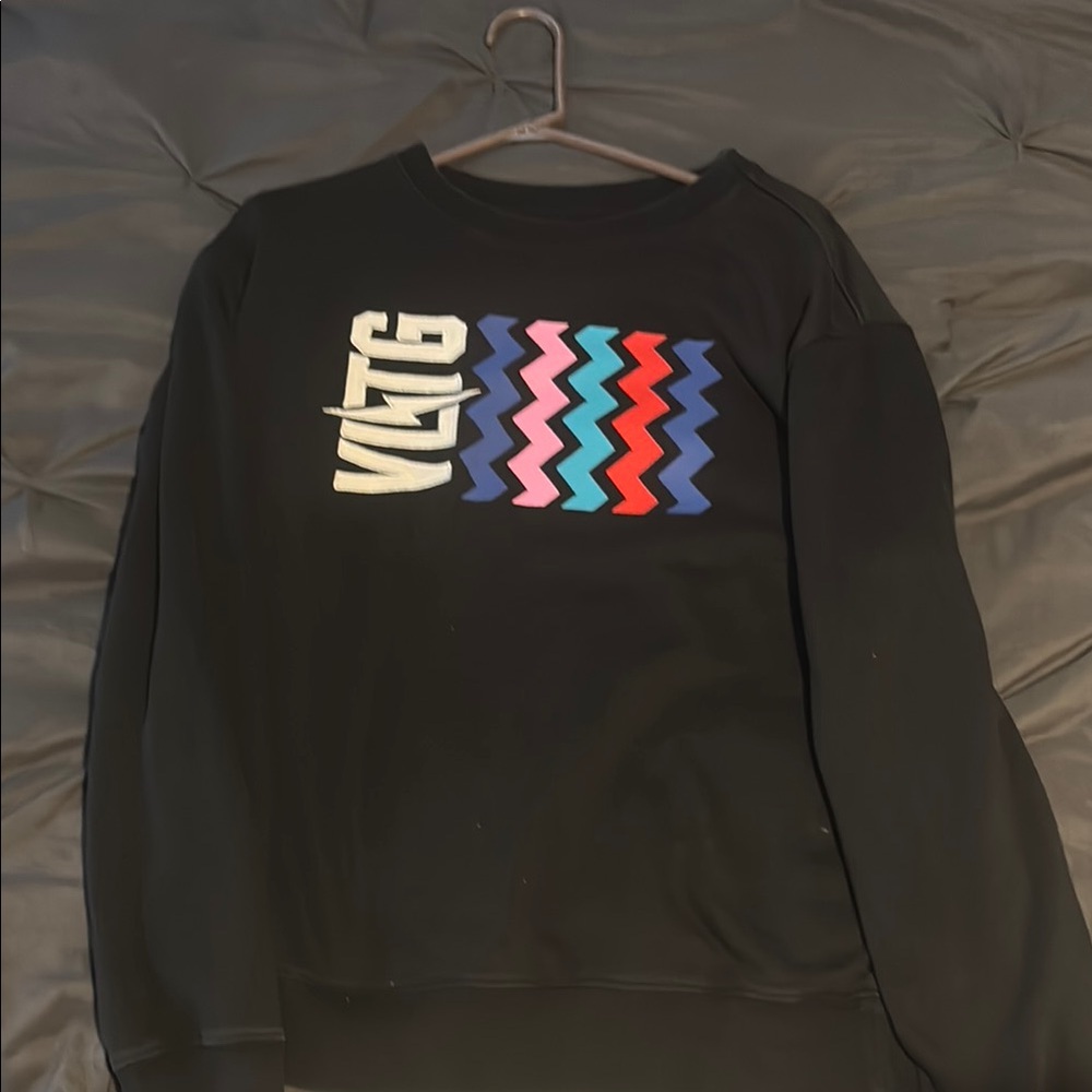 VLKTG Black Sweatshirt with Colorful Zigzag Design